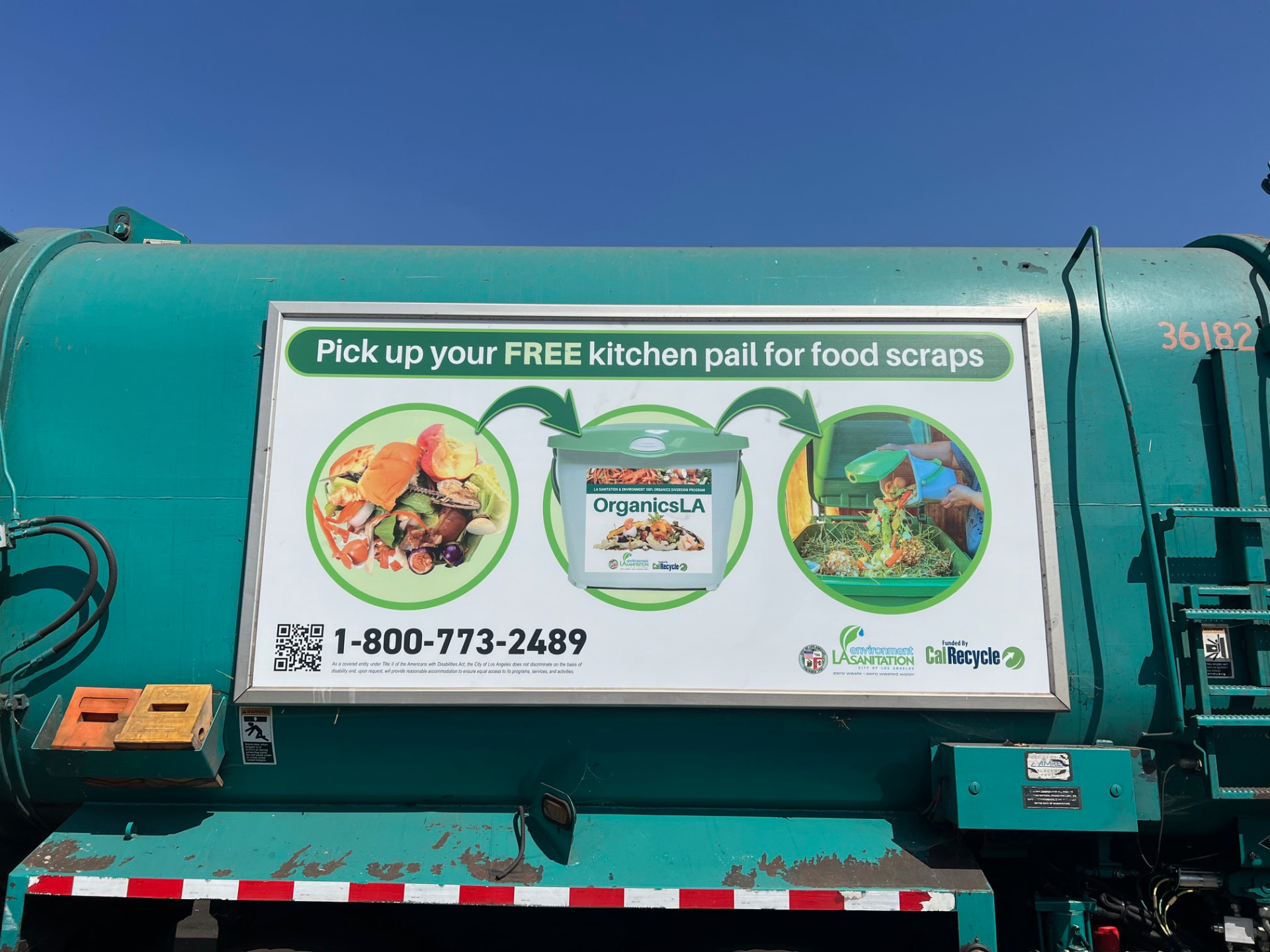 Roadway Displays quick-change frame on a City of Los Angeles refuse truck displaying an OrganicsLA food scraps panel